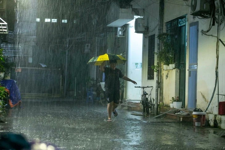 Hà Nội đã có mưa rào sau chuỗi ngày nắng nóng 40 độ C Hà Nội đã có mưa rào sau chuỗi ngày nắng nóng 40 độ C