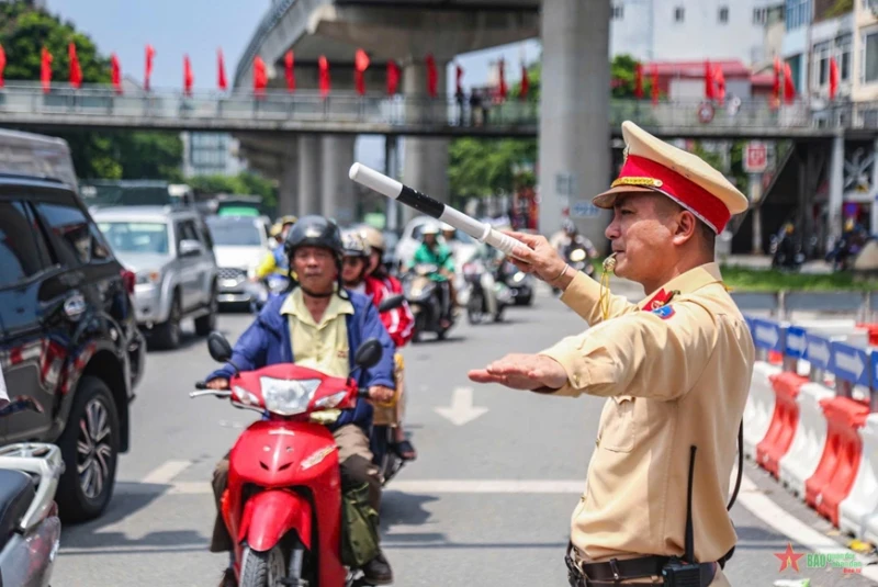 Hà Nội: Đề xuất hỗ trợ 5 triệu đồng/tháng đối với cán bộ chiến sĩ một số đơn vị Công an Hà Nội: Đề xuất hỗ trợ 5 triệu đồng/tháng đối với cán bộ chiến sĩ một số đơn vị Công an