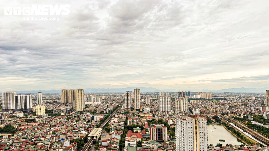 Hà Nội đón không khí lạnh giảm gần 10 ° C , người dân mặc đồ ' trên đông dưới hè '