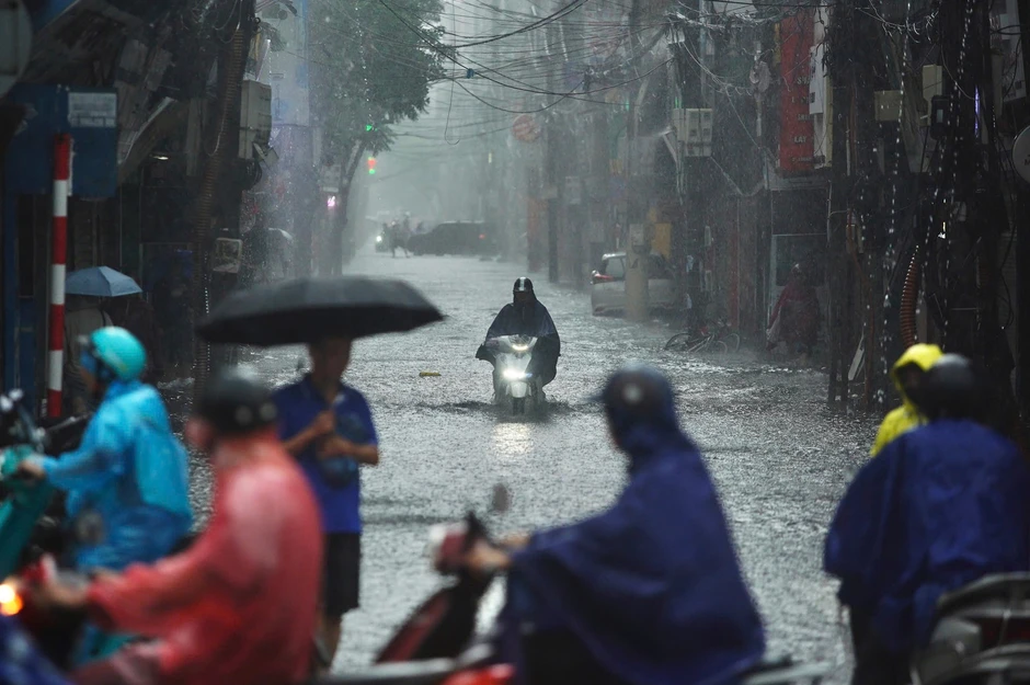 Hà Nội dồn toàn lực 'giải cứu' hơn 40 điểm ngập Hà Nội dồn toàn lực 'giải cứu' hơn 40 điểm ngập