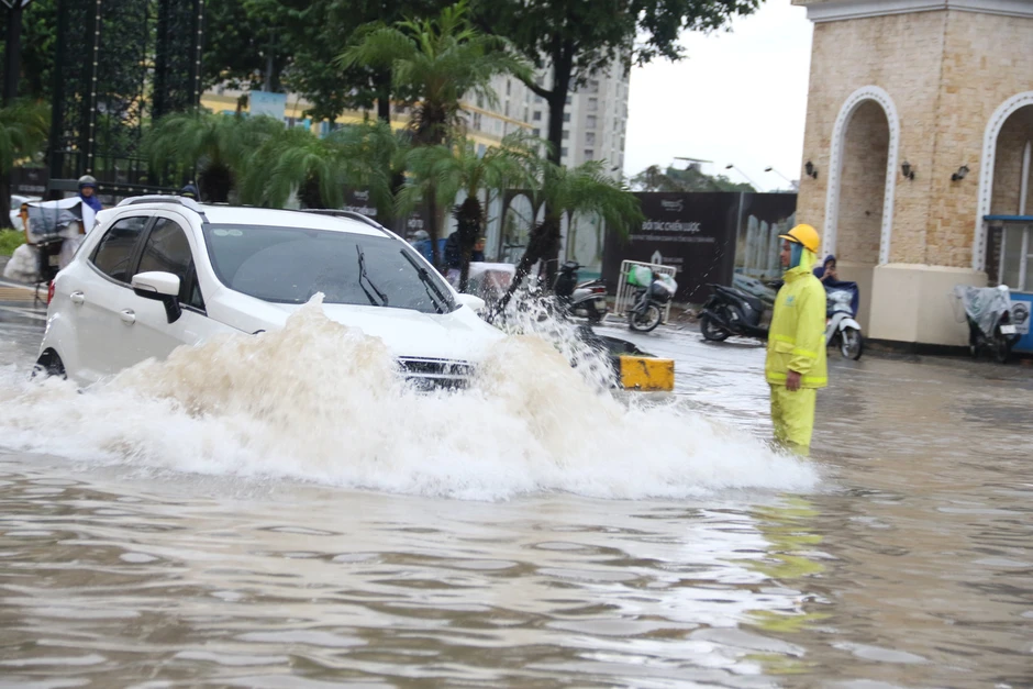 Hà Nội dồn toàn lực 'giải cứu' hơn 40 điểm ngập Hà Nội dồn toàn lực 'giải cứu' hơn 40 điểm ngập