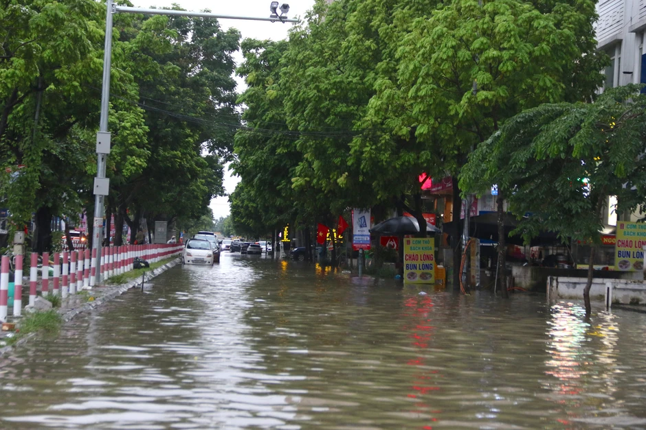Hà Nội dồn toàn lực 'giải cứu' hơn 40 điểm ngập Hà Nội dồn toàn lực 'giải cứu' hơn 40 điểm ngập