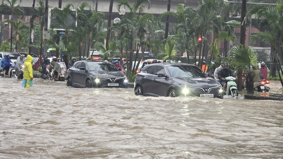 Hà Nội dồn toàn lực 'giải cứu' hơn 40 điểm ngập Hà Nội dồn toàn lực 'giải cứu' hơn 40 điểm ngập