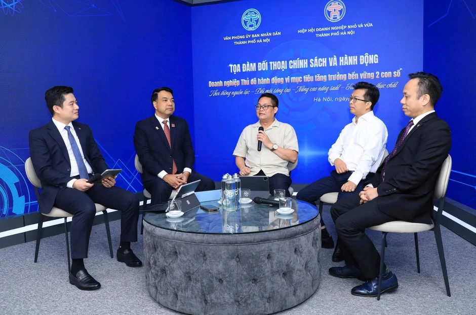 Hà Nội đồng hành cùng các doanh nghiệp vì mục tiêu tăng trưởng 2 con số Hà Nội đồng hành cùng các doanh nghiệp vì mục tiêu tăng trưởng 2 con số