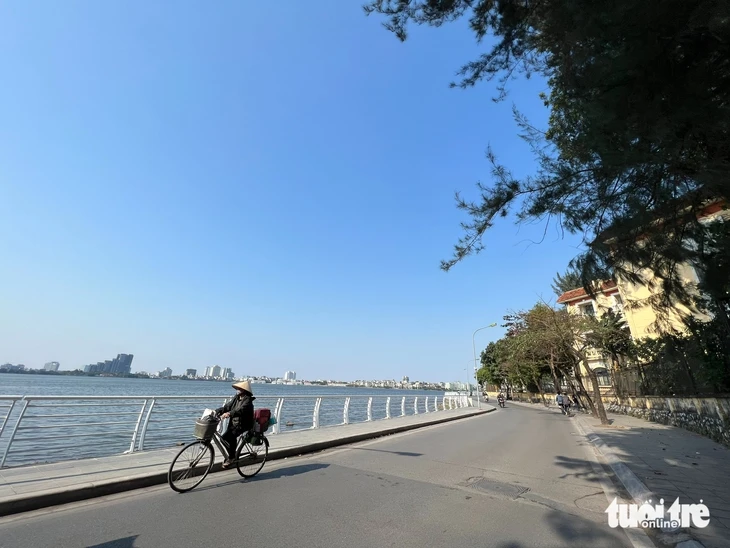 Hà Nội duyệt chủ trương mở rộng đường quanh hồ Tây, dự tính làm cầu cạn vươn ra mặt hồ