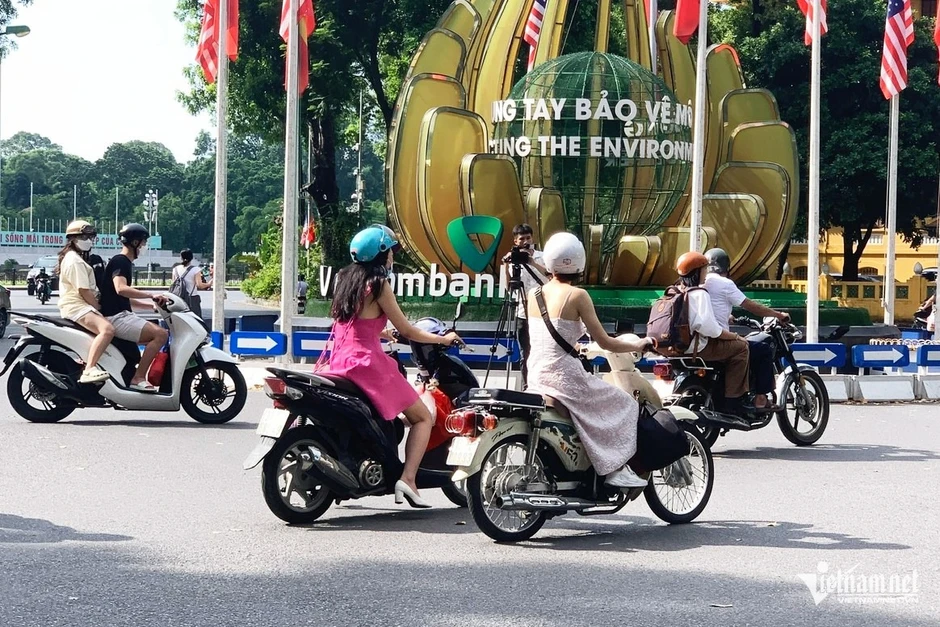 Hà Nội hỗ trợ đổi xe xăng sang xe điện trong 'vùng phát thải thấp' ra sao?