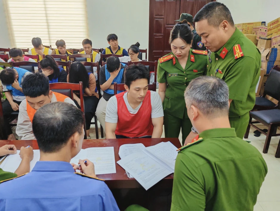 Hà Nội: Khởi tố 21 vụ án, 187 bị can liên quan đến lừa đảo 'hợp đồng kỳ nghỉ' Hà Nội: Khởi tố 21 vụ án, 187 bị can liên quan đến lừa đảo 'hợp đồng kỳ nghỉ'