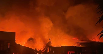 Hà Nội: Khu xưởng ở xã Sơn Đồng chìm trong 'biển' lửa