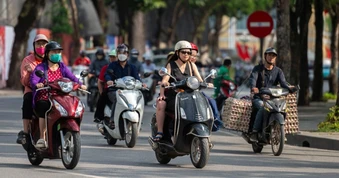 Hà Nội lý giải dự kiến thu hẹp diện hỗ trợ chuyển đổi xe máy xăng