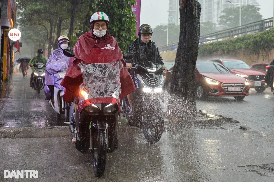 Hà Nội mưa to, miền Bắc có nơi hứng lượng mưa trên 200mm Hà Nội mưa to, miền Bắc có nơi hứng lượng mưa trên 200mm