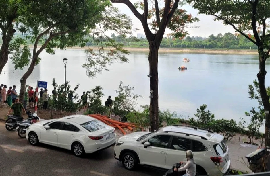 Hà Nội: Nam sinh lớp 11 tử vong ở hồ Linh Đàm Hà Nội: Nam sinh lớp 11 tử vong ở hồ Linh Đàm