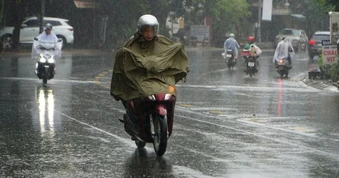 Hà Nội ngày nắng nóng, chiều tối có thể mưa dông