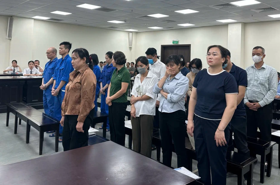 Hà Nội: Nhận hối lộ tiền tỷ để 'tạo điều kiện' cấp phép, nhóm cựu cán bộ hầu tòa Hà Nội: Nhận hối lộ tiền tỷ để 'tạo điều kiện' cấp phép, nhóm cựu cán bộ hầu tòa