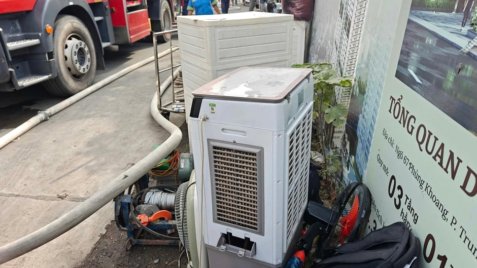 Hà Nội: Sau tiếng nổ, dãy nhà trọ bốc cháy đỏ rực Hà Nội: Sau tiếng nổ, dãy nhà trọ bốc cháy đỏ rực
