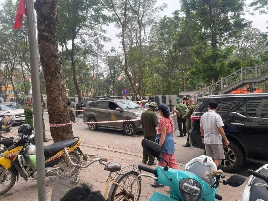 Hà Nội: Tài xế ô tô bị hành khách tấn công, phải nhập viện cấp cứu Hà Nội: Tài xế ô tô bị hành khách tấn công, phải nhập viện cấp cứu