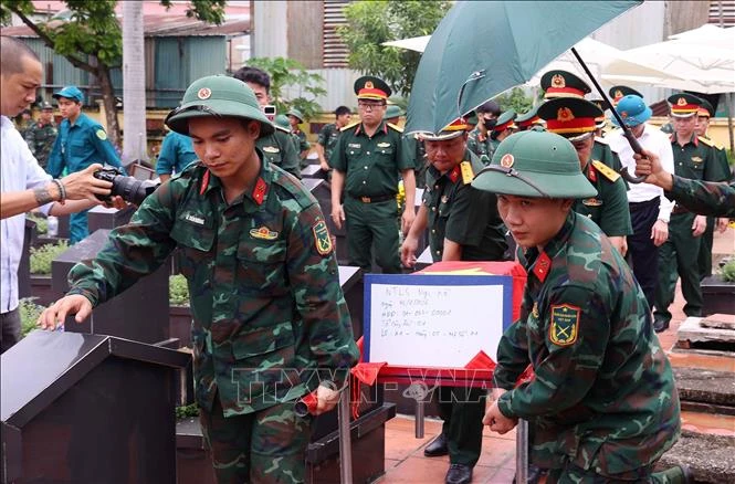 Hà Nội triển khai công tác lấy mẫu hài cốt liệt sĩ tại nghĩa trang liệt sĩ đầu tiên