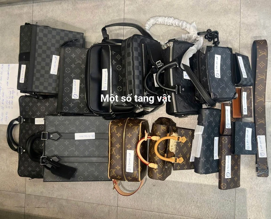 Hà Nội: Từ cửa hàng bán túi giả nhãn hiệu Louis VuiTinVinan, Gucci, lộ xưởng gia công Hà Nội: Từ cửa hàng bán túi giả nhãn hiệu Louis VuiTinVinan, Gucci, lộ xưởng gia công