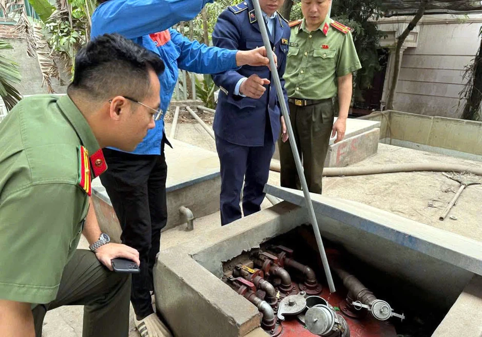 Hà Nội tước quyền phân phối xăng dầu của 2 doanh nghiệp, phạt 270 triệu đồng Hà Nội tước quyền phân phối xăng dầu của 2 doanh nghiệp, phạt 270 triệu đồng
