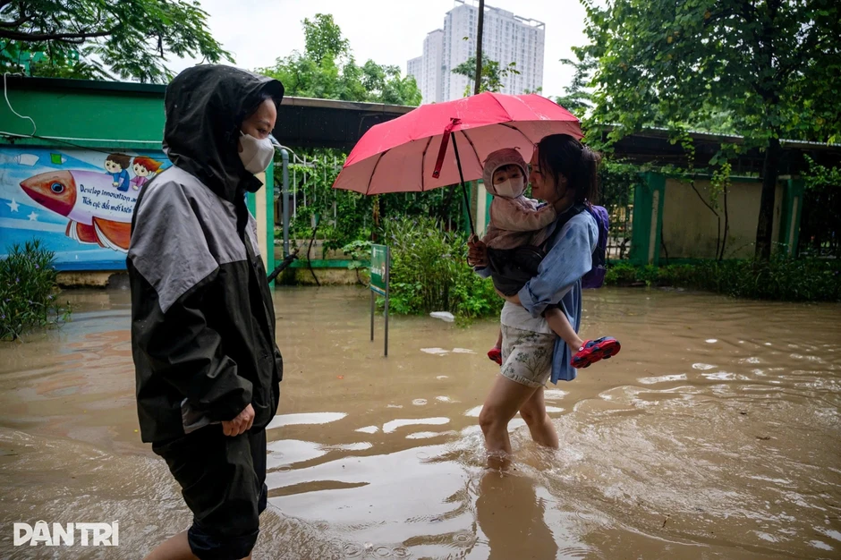 Hà Nội và nhiều nơi ở miền Bắc tiếp tục mưa to Hà Nội và nhiều nơi ở miền Bắc tiếp tục mưa to