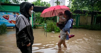 Hà Nội và nhiều nơi ở miền Bắc tiếp tục mưa to