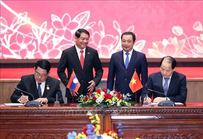 Hà Nội và Viêng Chăn thúc đẩy hợp tác toàn diện giai đoạn mới Hà Nội và Viêng Chăn thúc đẩy hợp tác toàn diện giai đoạn mới