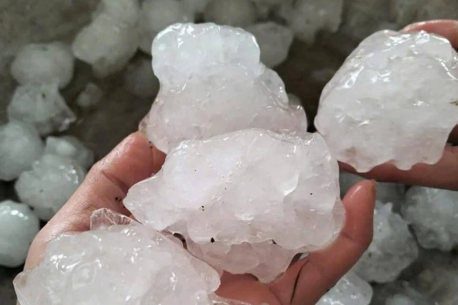 Hà Tĩnh và Nghệ An xuất hiện dông lốc, mưa đá Hà Tĩnh và Nghệ An xuất hiện dông lốc, mưa đá