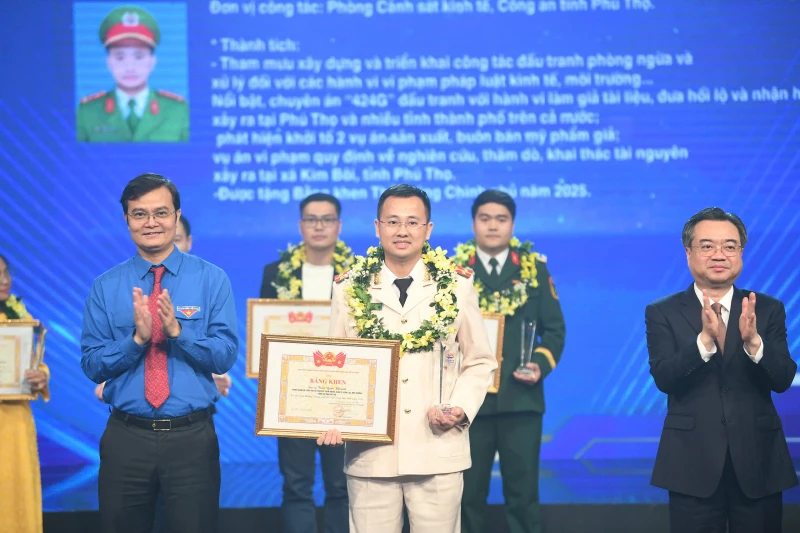 Hai cán bộ Công an được tôn vinh Gương mặt trẻ Việt Nam tiêu biểu Hai cán bộ Công an được tôn vinh Gương mặt trẻ Việt Nam tiêu biểu