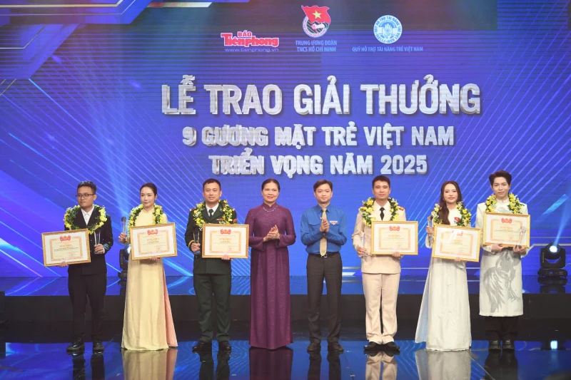 Hai cán bộ Công an được tôn vinh Gương mặt trẻ Việt Nam tiêu biểu Hai cán bộ Công an được tôn vinh Gương mặt trẻ Việt Nam tiêu biểu