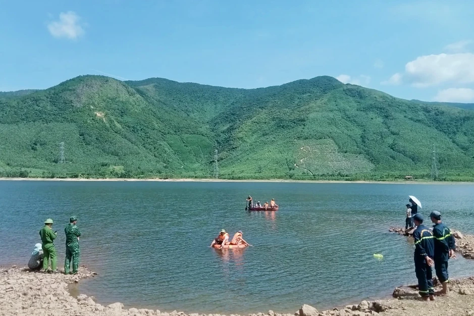 Hai cậu cháu tử vong dưới hồ thủy lợi ở Quảng Trị