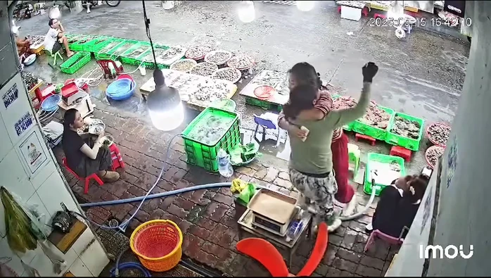 Hai đoạn clip liên quan trúng xổ số miền Nam khiến dân mạng phát “sốt”