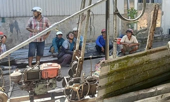 Hai người bị điện giật tử vong khi di dời giàn khoan