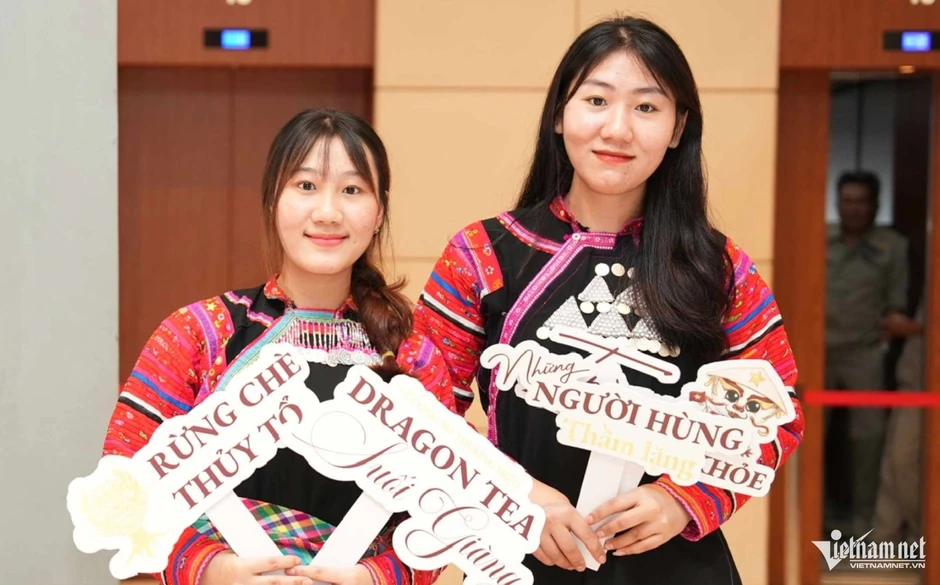 Hai nữ sinh La Hủ cùng trở thành thủ khoa đầu ra Hai nữ sinh La Hủ cùng trở thành thủ khoa đầu ra