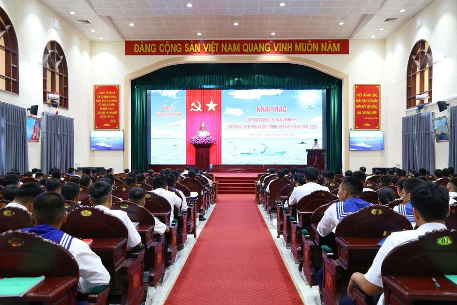 Hải quân bồi dưỡng lý luận chính trị cho đảng viên mới và đối tượng kết nạp đảng năm 2026 Hải quân bồi dưỡng lý luận chính trị cho đảng viên mới và đối tượng kết nạp đảng năm 2026