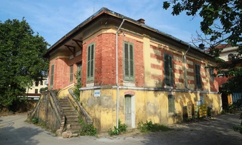 Hàng loạt công sở ở TP Huế bỏ hoang