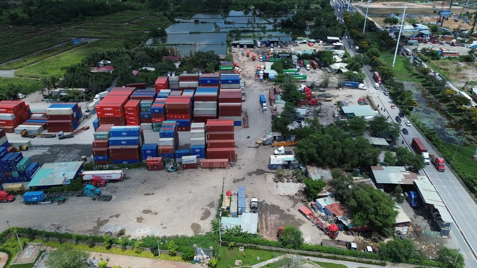 Hàng loạt vi phạm tại các bãi xe tự phát, phường Cát Lái ra quân xử lý Hàng loạt vi phạm tại các bãi xe tự phát, phường Cát Lái ra quân xử lý