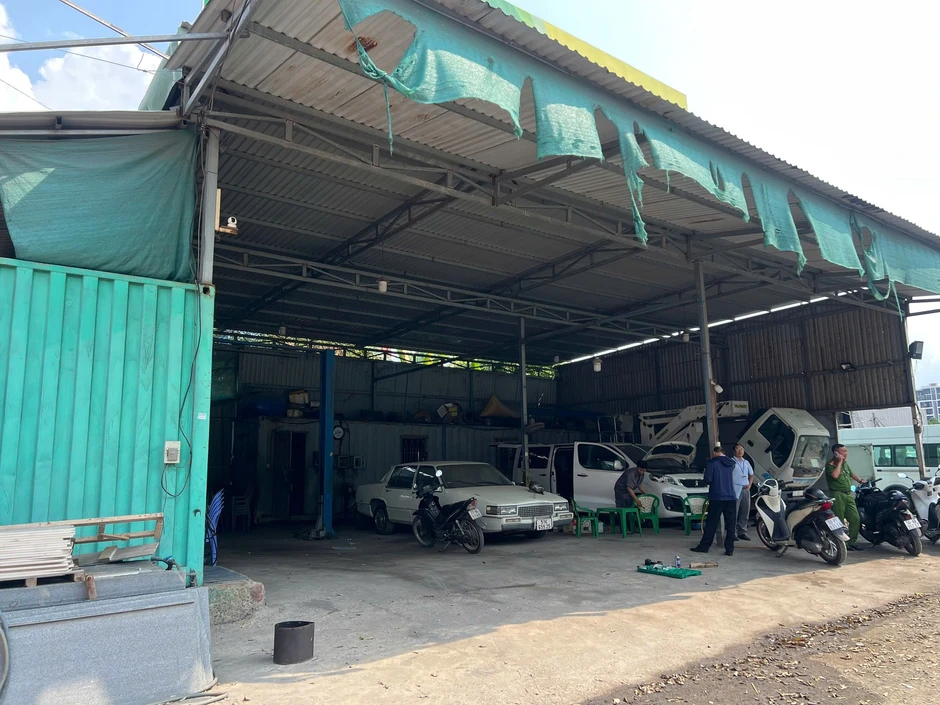 Hàng loạt vi phạm tại các bãi xe tự phát, phường Cát Lái ra quân xử lý Hàng loạt vi phạm tại các bãi xe tự phát, phường Cát Lái ra quân xử lý