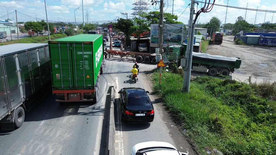 Hàng loạt vi phạm tại các bãi xe tự phát, phường Cát Lái ra quân xử lý Hàng loạt vi phạm tại các bãi xe tự phát, phường Cát Lái ra quân xử lý