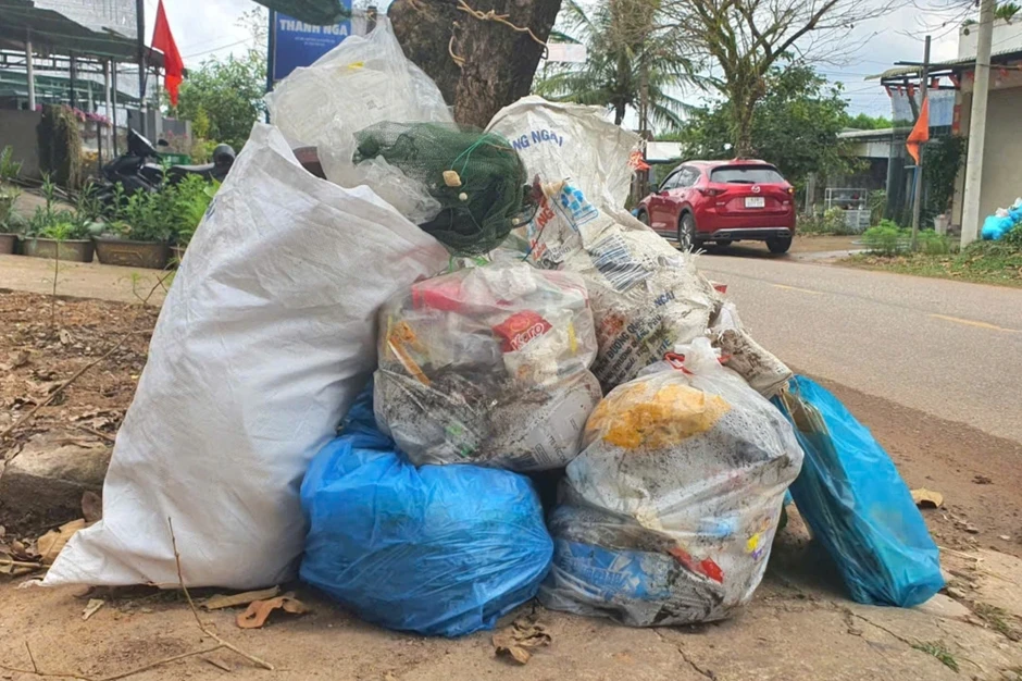 Hàng nghìn tấn rác thải tồn đọng, nhiều xã ở Đà Nẵng đồng loạt kêu cứu Hàng nghìn tấn rác thải tồn đọng, nhiều xã ở Đà Nẵng đồng loạt kêu cứu