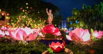 Hành động nhỏ nào phản ánh đúng lời dạy của Đức Phật về chánh ngữ?