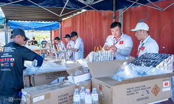 Hành trình 50 tấn pháo hoa xuyên đại dương về Đà Nẵng