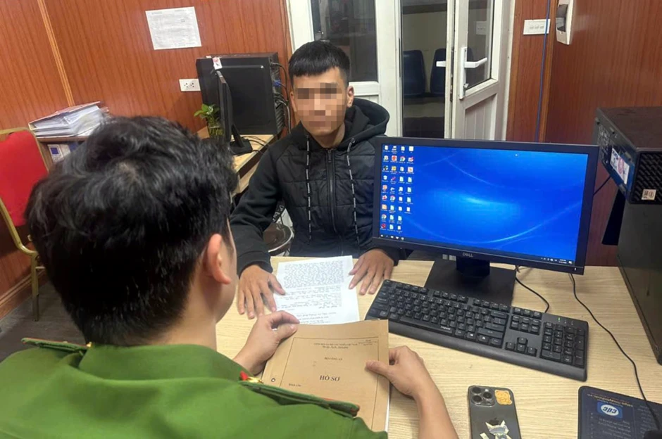 Hé lộ nguyên nhân vụ nam thanh niên chặn xe, đánh phụ nữ trong ngõ ở Hà Nội Hé lộ nguyên nhân vụ nam thanh niên chặn xe, đánh phụ nữ trong ngõ ở Hà Nội
