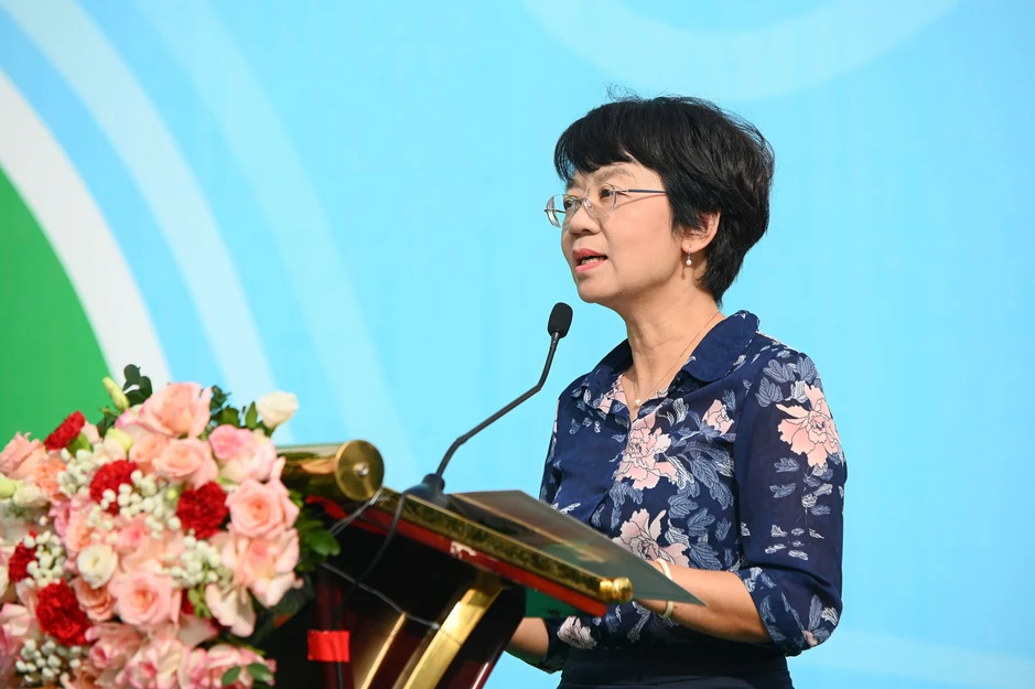 Hệ sinh thái hồ Tây đang đối mặt với những thách thức môi trường rất lớn