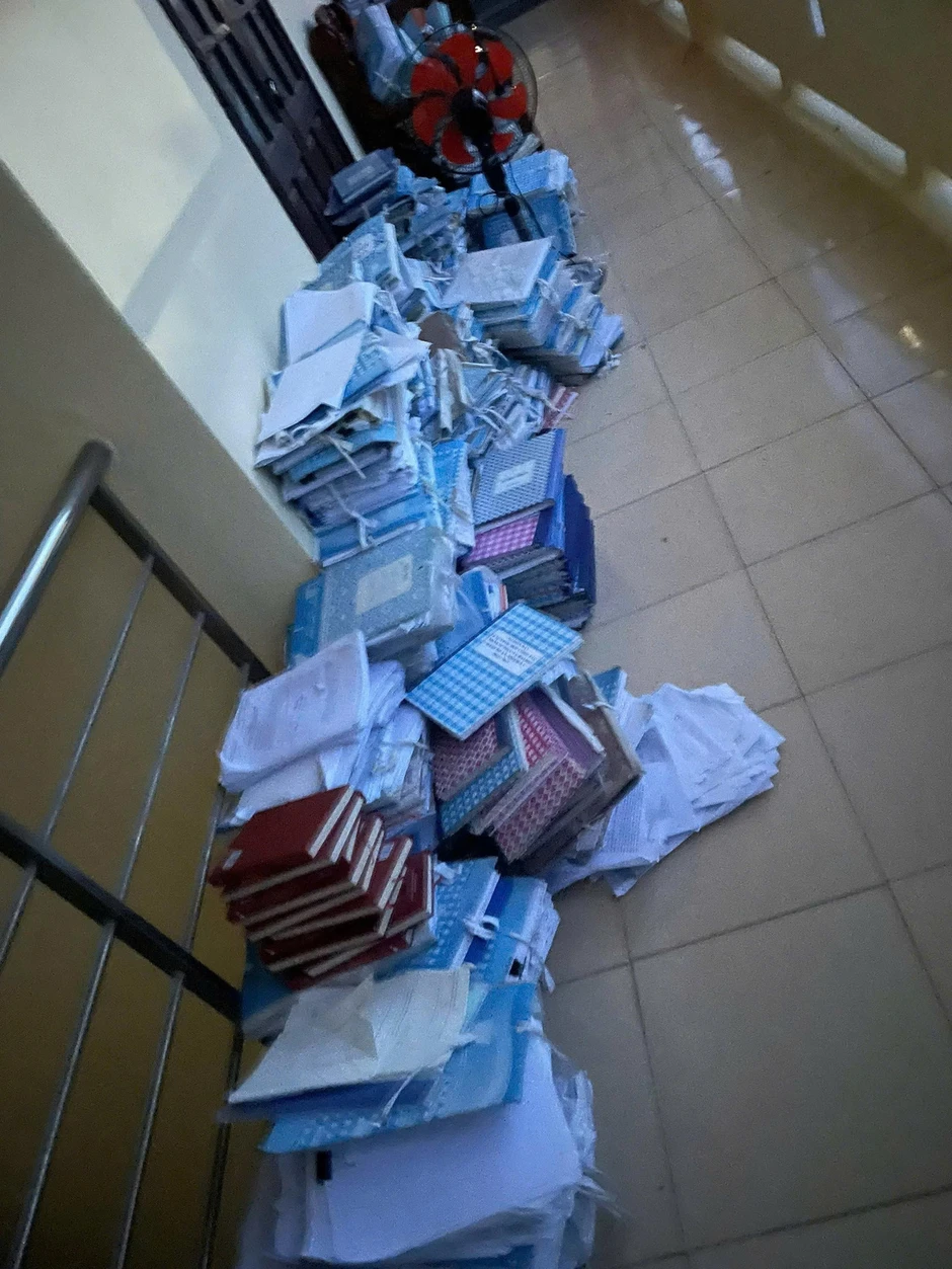 Hiện trường vụ cháy trụ sở xã ở Đà Nẵng: Hơn 60 người căng mình cứu hồ sơ, tài sản Hiện trường vụ cháy trụ sở xã ở Đà Nẵng: Hơn 60 người căng mình cứu hồ sơ, tài sản