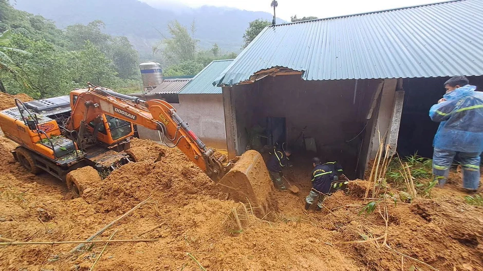Hiện trường vụ sạt lở khiến 3 người trong một gia đình tử vong ở Phú Thọ