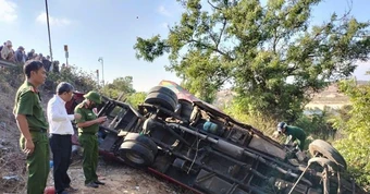 Hiện trường xe khách lao xuống vực khiến 4 người chết, 12 người bị thương