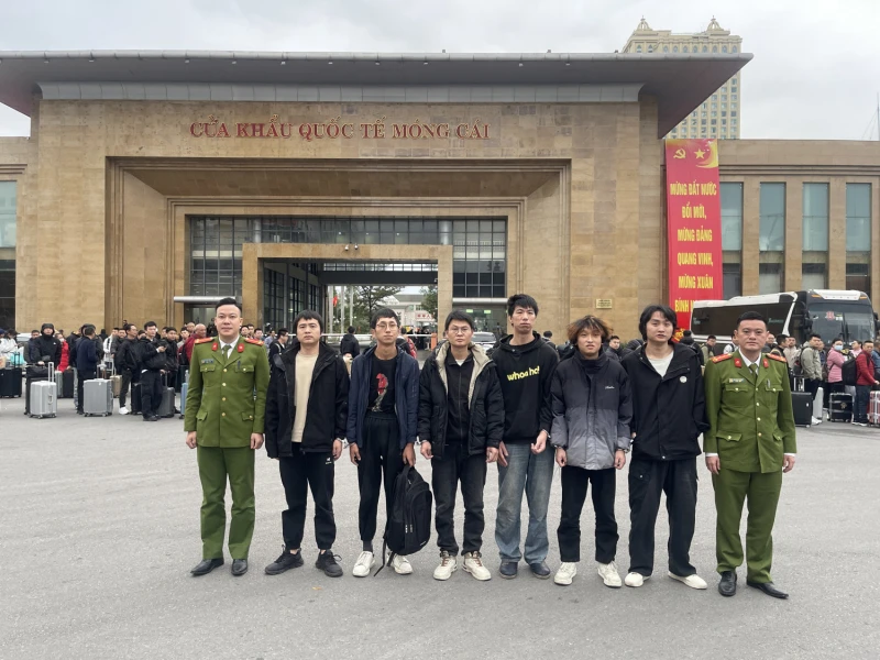 Hiệu quả từ mô hình “Biên giới bình yên- xã, phường không xuất nhập cảnh trái phép” Hiệu quả từ mô hình “Biên giới bình yên- xã, phường không xuất nhập cảnh trái phép”