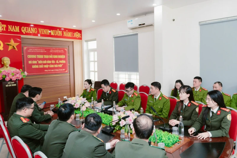 Hiệu quả từ mô hình “Biên giới bình yên- xã, phường không xuất nhập cảnh trái phép” Hiệu quả từ mô hình “Biên giới bình yên- xã, phường không xuất nhập cảnh trái phép”
