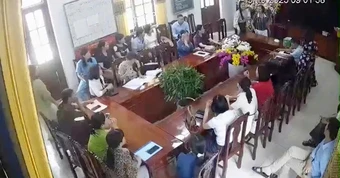 Hiệu trưởng đập bàn, ném cốc khi họp bàn giao ở Ninh Bình: Thông tin mới nhất