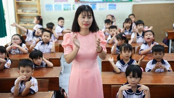 Hiệu trưởng, hiệu phó nghỉ việc được chi trả trước 30/11