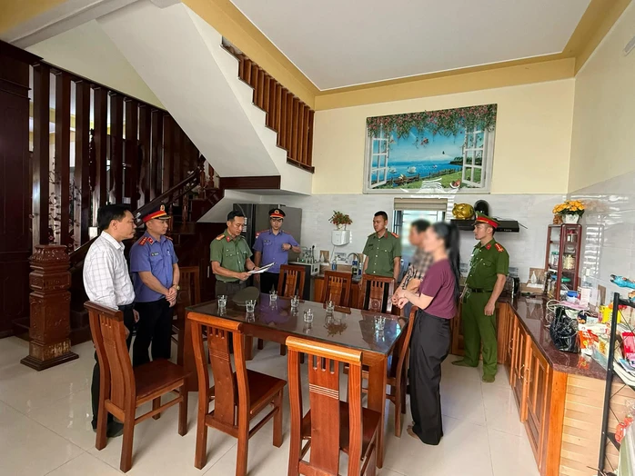Hiệu trưởng một trường tiểu học ở Quảng Trị bị bắt tạm giam Hiệu trưởng một trường tiểu học ở Quảng Trị bị bắt tạm giam